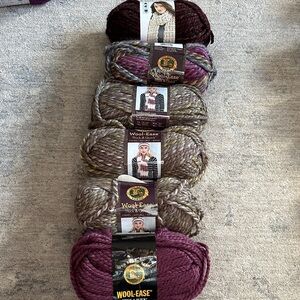 Lion brand
Wool-Ease thick &quick yarn
Multiple colors
Lot of 6